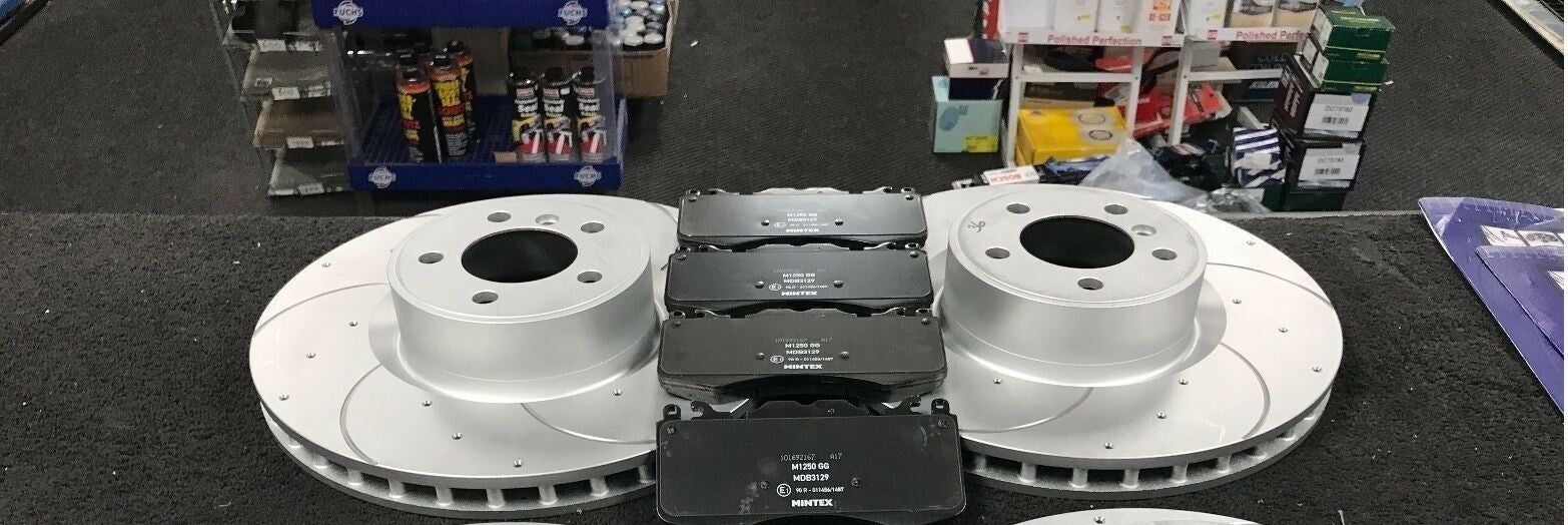 RANGE ROVER TDV8 MK3 BRAKE DISCS CROSS DRILLED GROOVED WITH PADS FRONT SET 