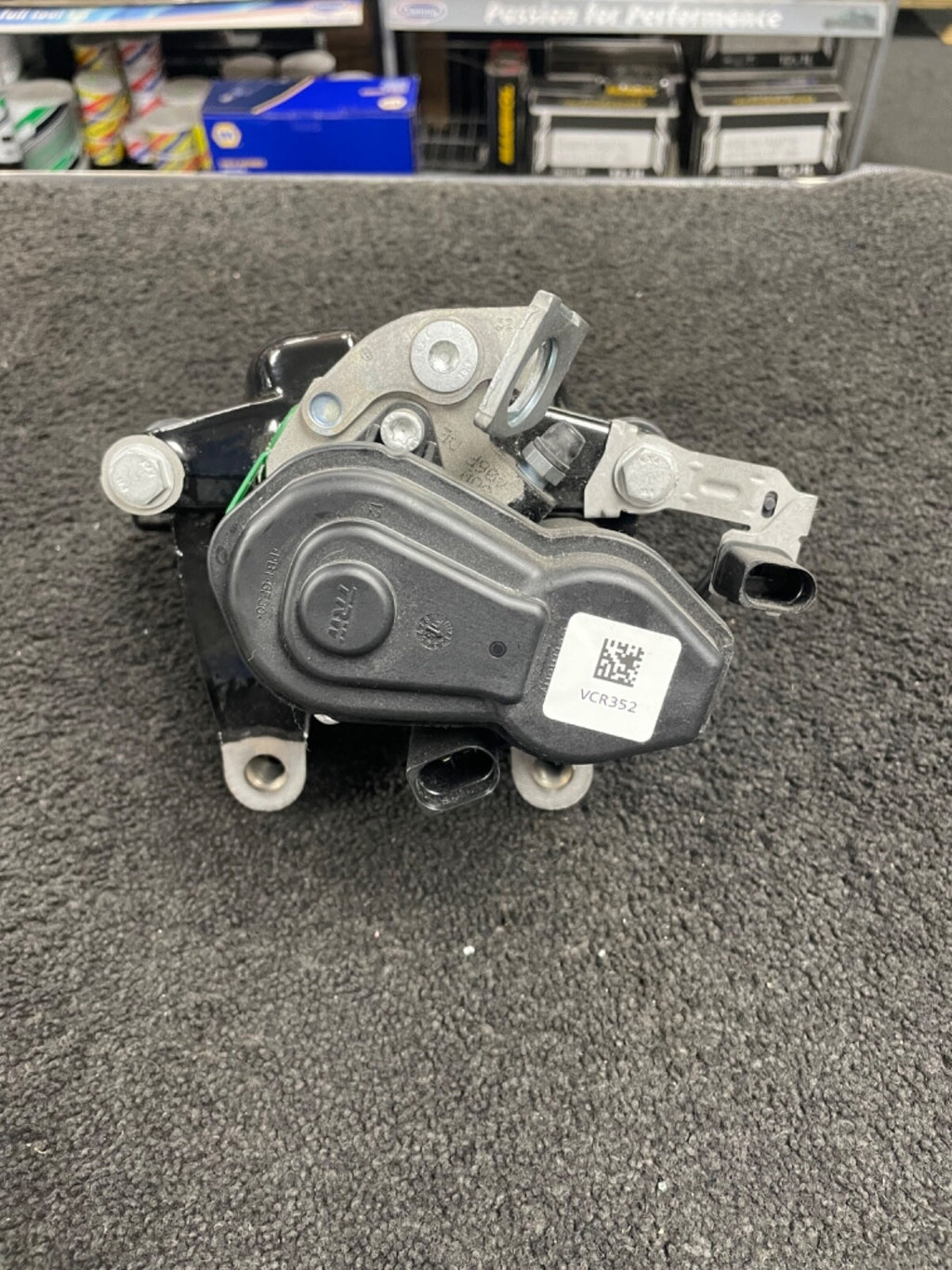 AUDI Q3 RSQ3 8U 2014-18 REAR ELECTRIC BRAKE CALIPER BRACKET PADS COMPLETE  RH OS