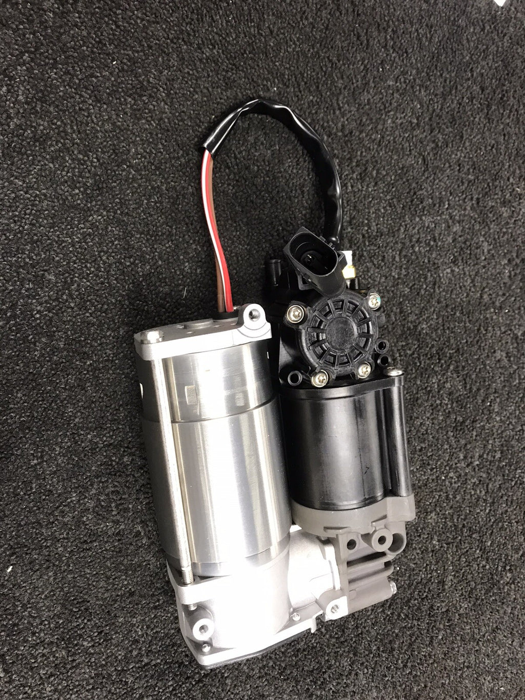 REAR AIR SUSPENSION COMPRESSOR FOR MERCEDES E-Class W212 S212 NEW 