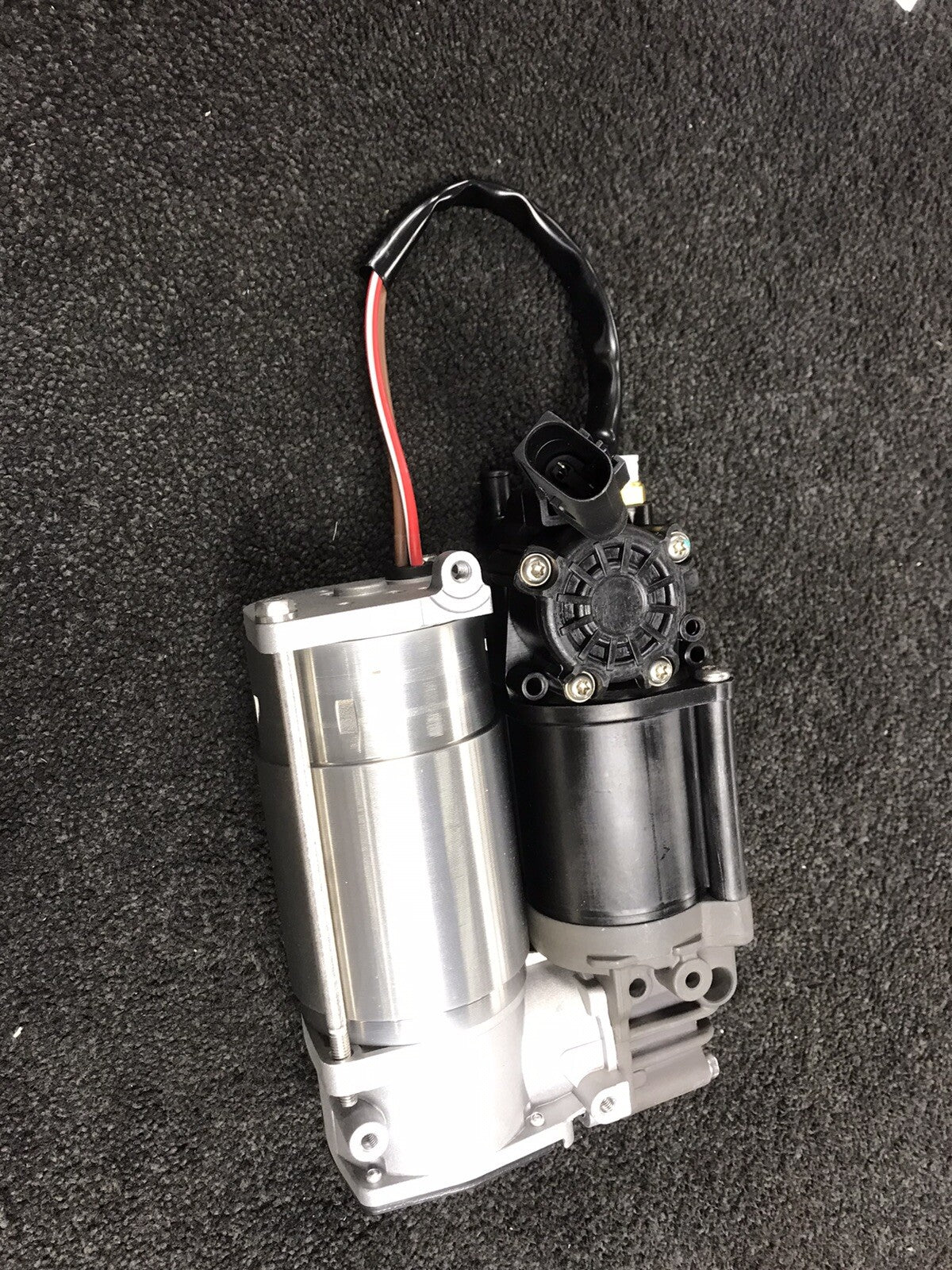 REAR AIR SUSPENSION COMPRESSOR FOR MERCEDES E-Class W212 S212 NEW 