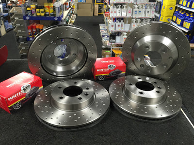 FOR VW TOUAREG 2.5 TDI SE BRAKE DISC PERFORMANCE CROSS DRILLED BRAKE PAD FR RR