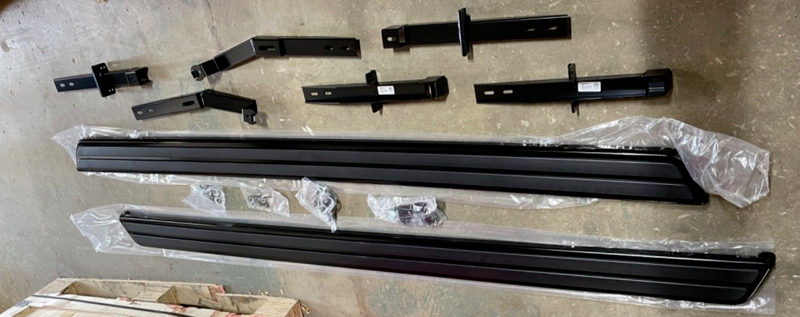 GENUINE VW RUNNING BOARD SIDE STEPS  IN BLACK VOLKSWAGEN TOUAREG 7P 2011-17