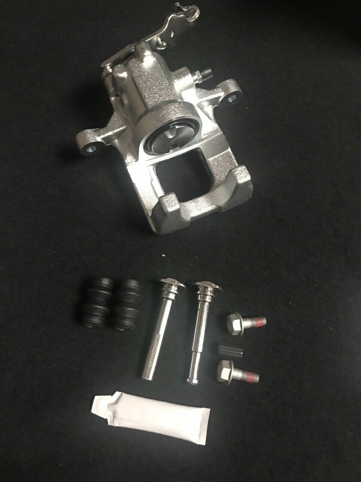 REAR BRAKE CALIPER RH + SLIDER PINS AUDI A3 8P1 FSi TFSi TDi 140 170 2004-2010