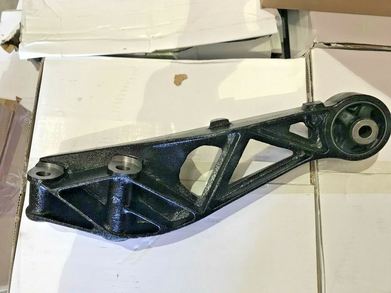 FOR TOYOTA HIACE HI GRANVIA REGIUS REAR ARM DIFF  SUPPORT ARM COMPLETE ARM BUSH