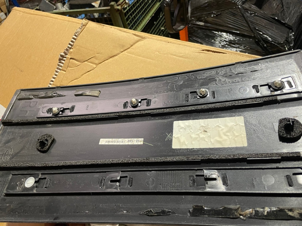 LAND ROVER RANGE ROVER L405 DRIVER FRONT DOOR TRIM MOULDING JK5229426A