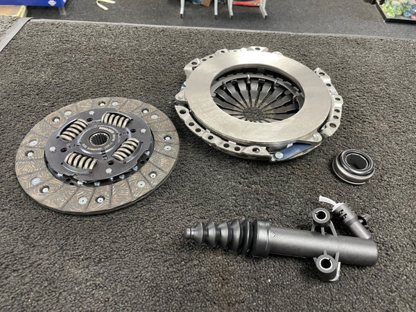 BRAND NEW CLUTCH SLAVE & BEARING   KIT FITS PEUGEOT 208 1.2 VTi / 1.4 HDi 