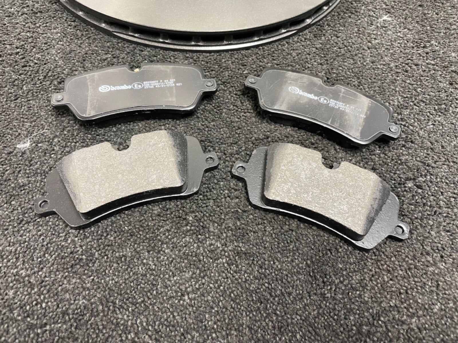 FIT FOR  RANGE ROVER SPORT SVR FRONT REAR BRAKE PADS AND DISCS BREMBO 