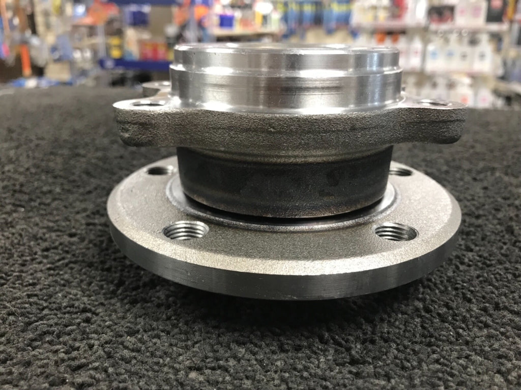 FOR AUDI S3 RS3 QUATTRO VW GOLF R FRONT OR REAR WHEEL BEARING HUB 4 STUD KIT