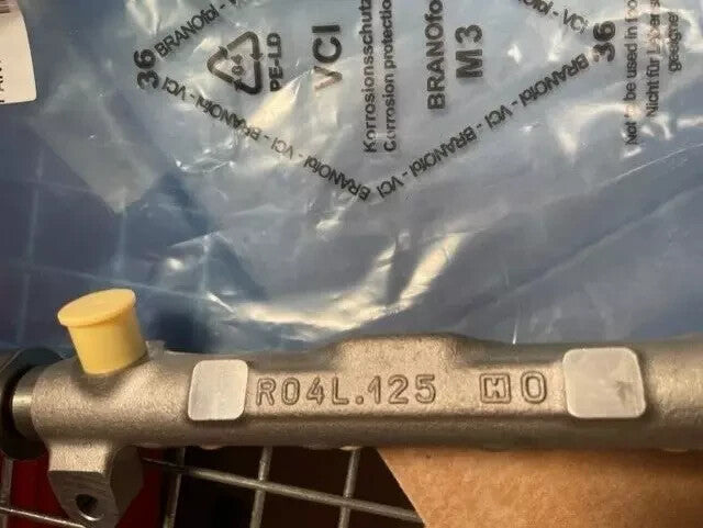 FUEL INJECTION RAIL PRESSURE SENSOR AUDI A3 A4 ALLROAD A5 Q2 Q3 04L089 2013 ON