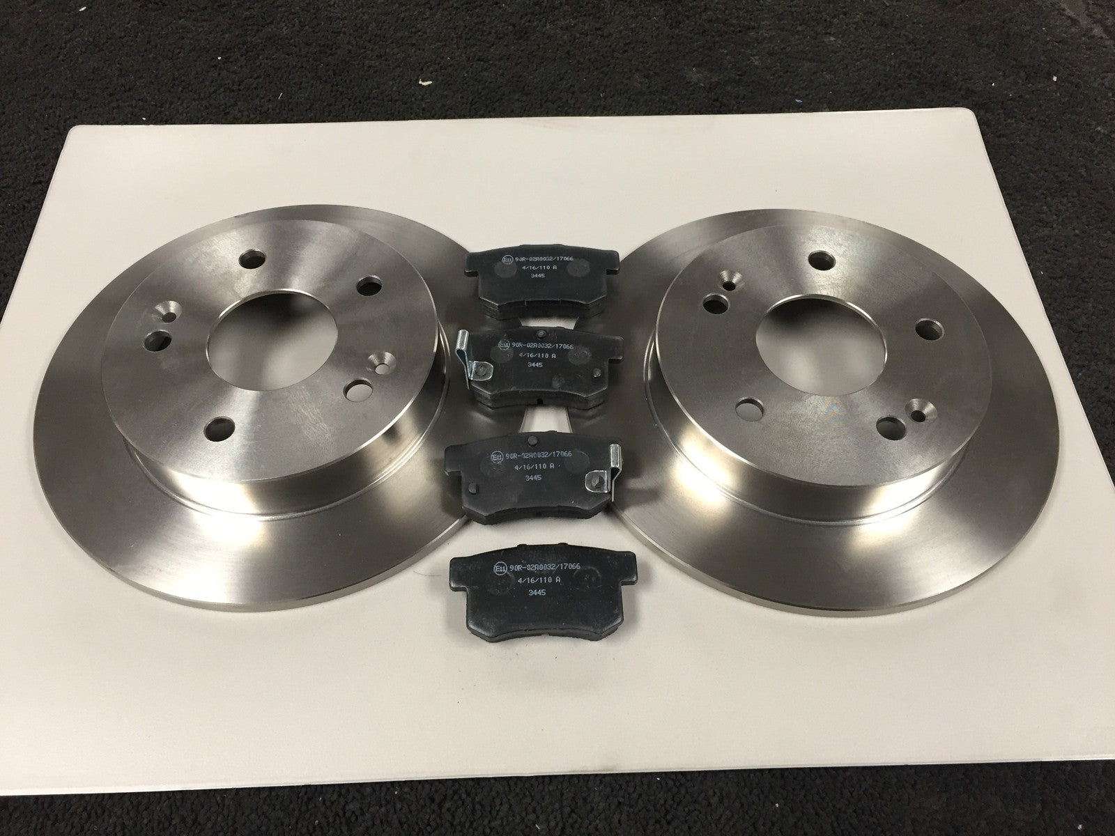 FOR HONDA PRELUDE 2.2 1997-2001 REAR BRAKE DISCS 5 STUD AND REAR BRAKE PADS 