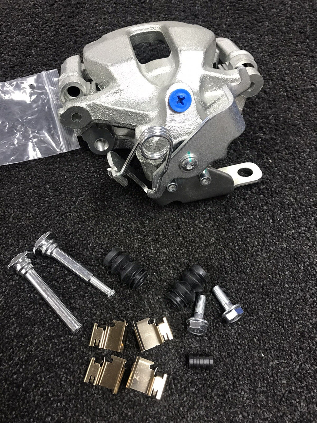 FORD TRANSIT MK7 TDCi 2006-13 REAR BRAKE CALIPER COMPLETE +BRACKET BRAKE PADS