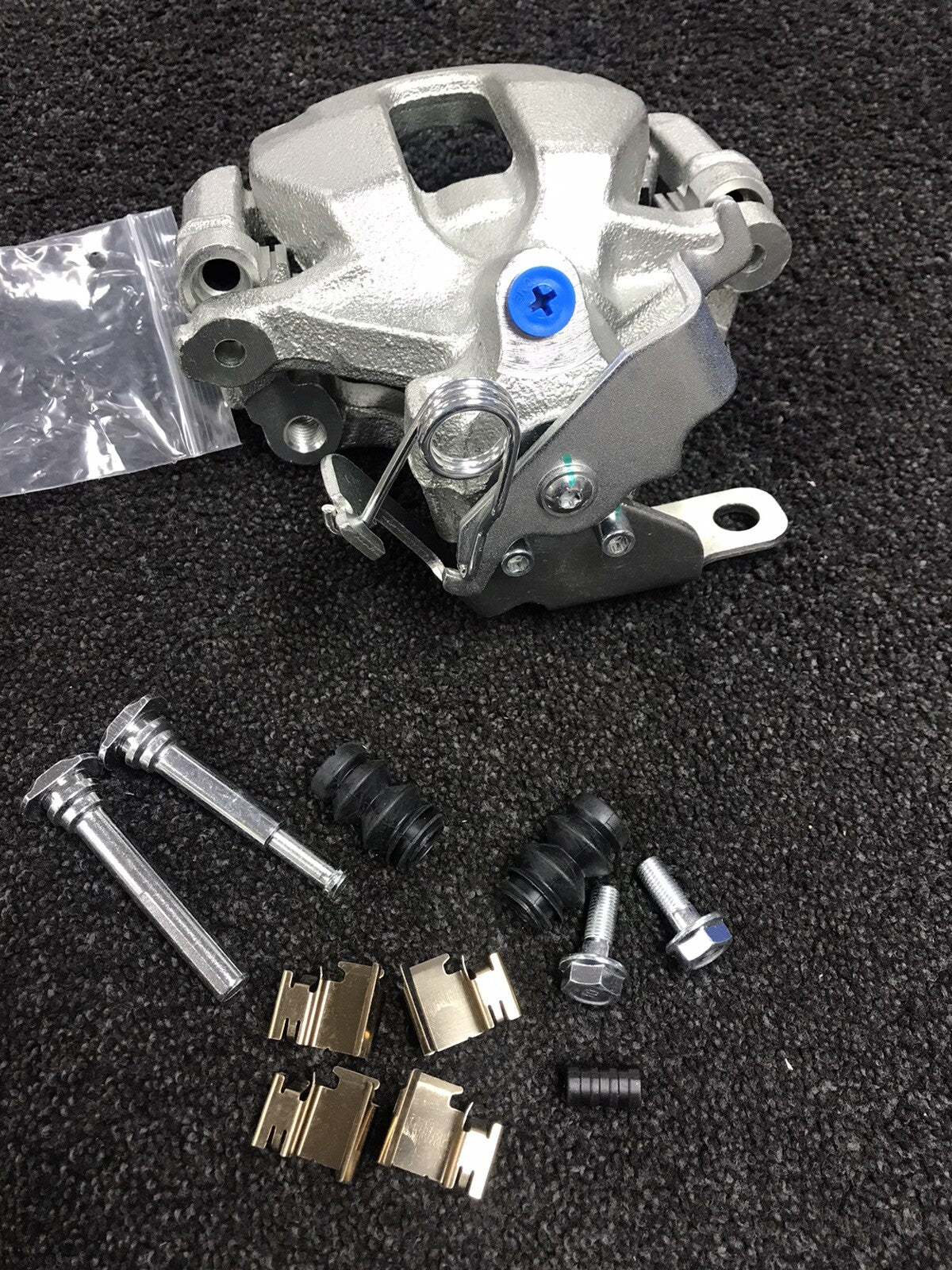 FORD TRANSIT MK7 TDCi 2006-13 REAR BRAKE CALIPER COMPLETE +BRACKET BRAKE PADS