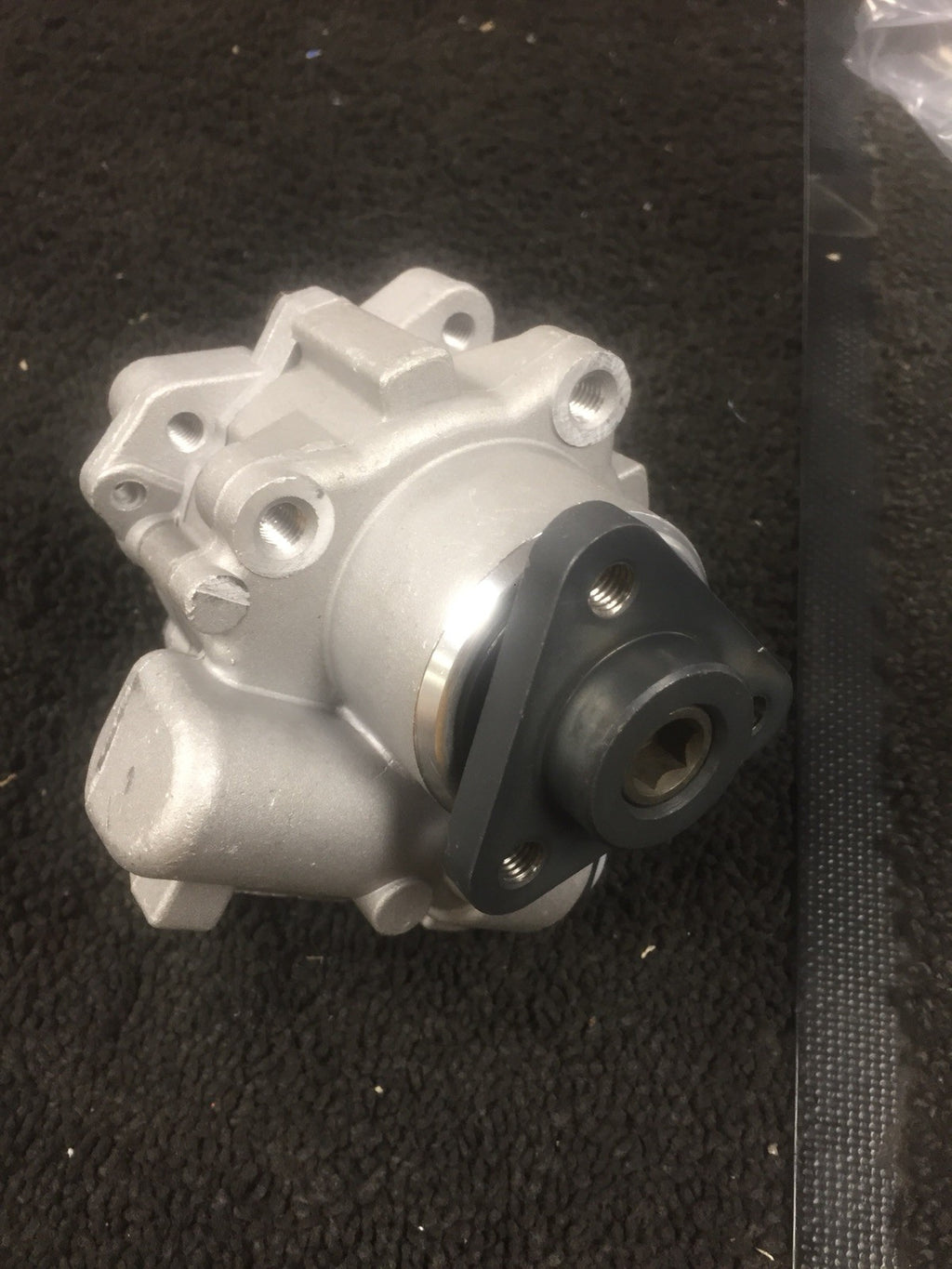 FOR BMW 5 SER E60 E61 520i 525i  530i POWER STEERING PUMP 32 41 6 760 958