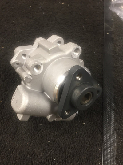 FOR BMW 5 SER E60 E61 520i 525i  530i POWER STEERING PUMP 32 41 6 760 958