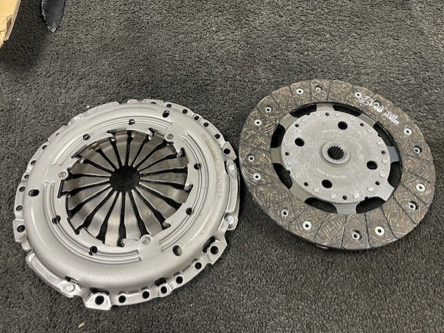 LUK CLUTCH KIT BERLINGO C2 C3 DS3 C4 C5 1.6HDI AIRCROSS GRAND PICASSO 623324100