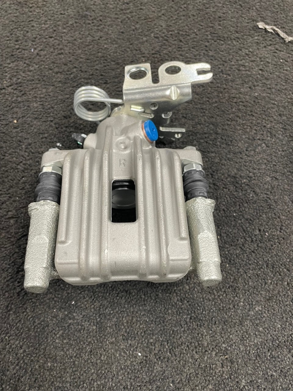 VW CADDY MK3 TDi SDi REAR BRAKE CALIPER CARRIER COMPLETE OS RH 2K0615424C 253MM