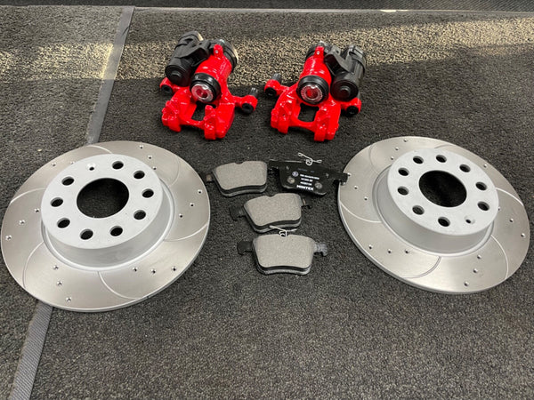 AUDI TT TDI 8J ULTRA SPORT REAR BRAKE DISC PADS RED BRAKE CALIPERS 272MM SOLID