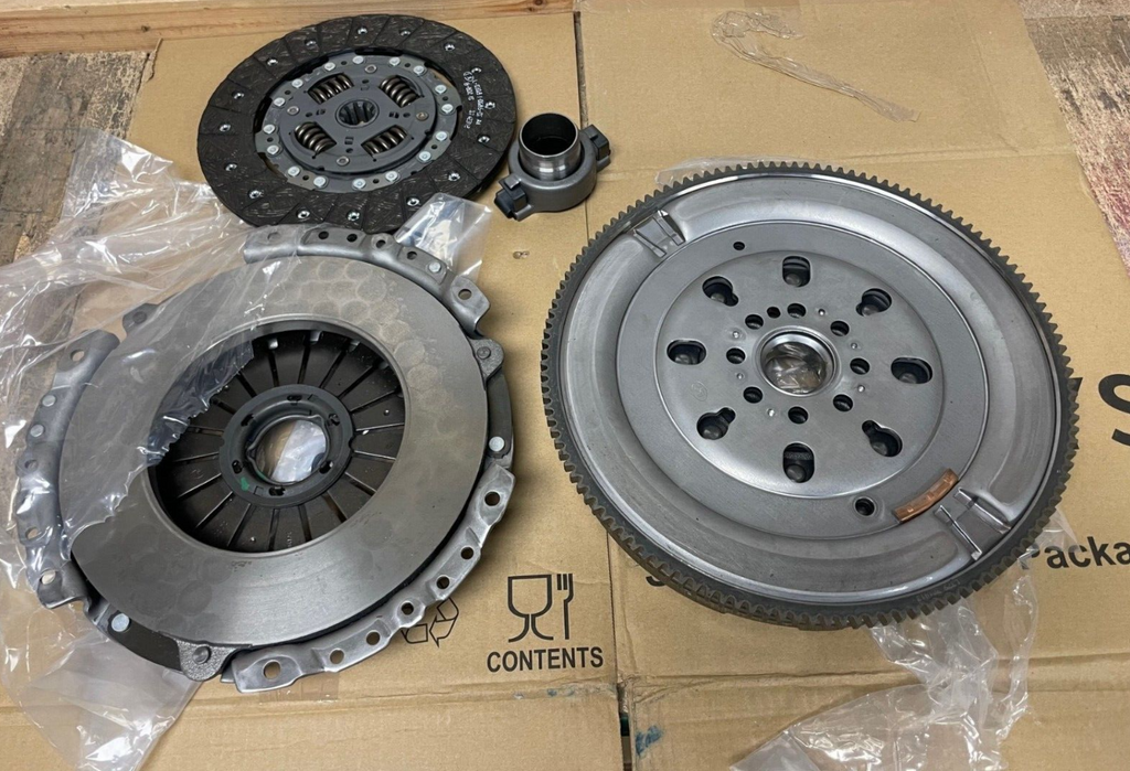 FLYWHEEL+ CLUTCH KIT  FOR MOVANO MASTER FOR NISSAN NV400 2.3CDTi DCI 2010-2019