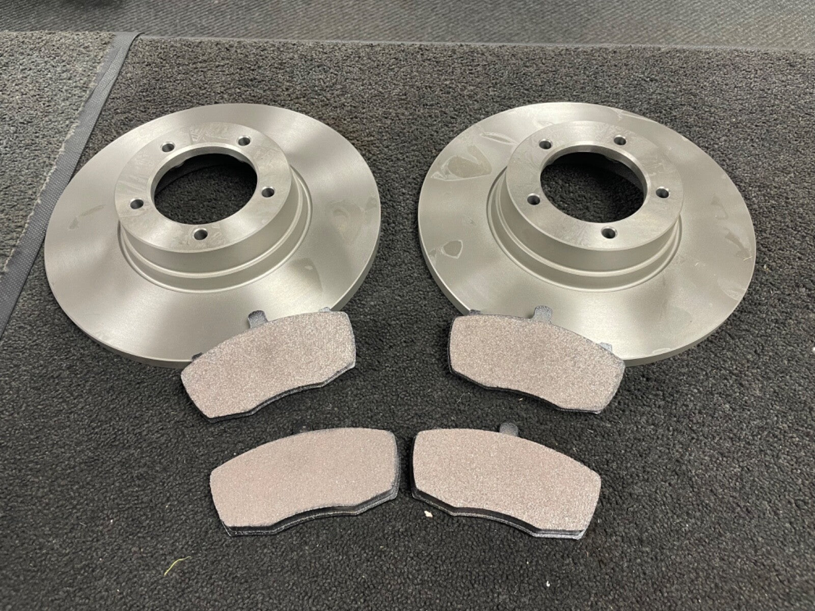LDV CONVOY 2002-2006 FRONT VENTED BRAKE DISC FRONT BRAKE PADS ABS MODELS