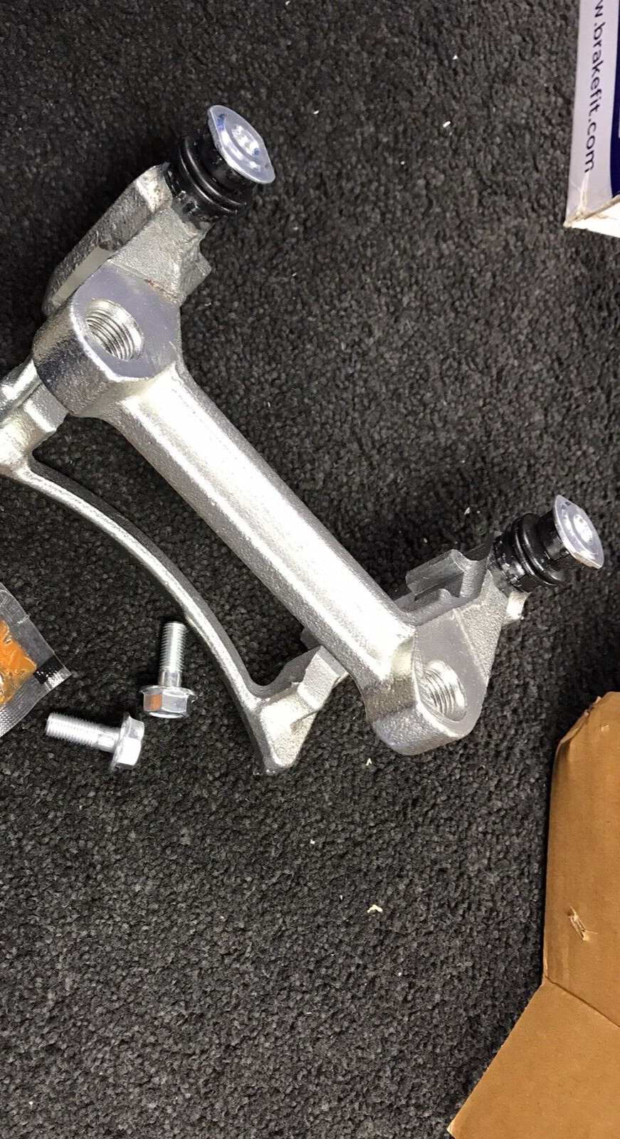 VW TRANSPORTER T5 T6 CARAVELLE 1.9 2.0 2.5 TD REAR BRAKE CALIPER BRACKET CARRIER
