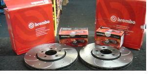 VW GOLF MK4 V5 V6 ANNIVERSARY DRILLED GROOVED BREMBO BRAKE DISC MINTEX PAD REAR