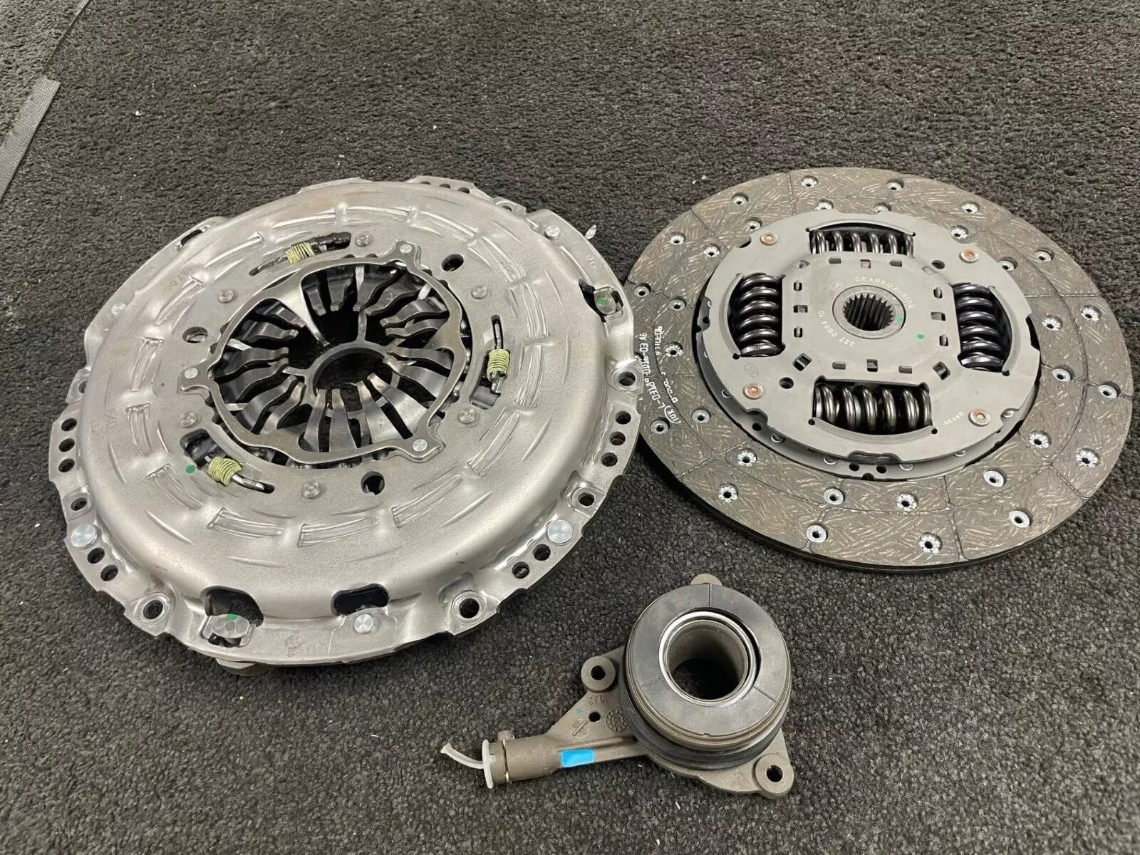 LUK CLUTCH KIT FORD RANGER 2.2 3.2TDCi  6 SPEED 270mm 1468026 1512917 1675978