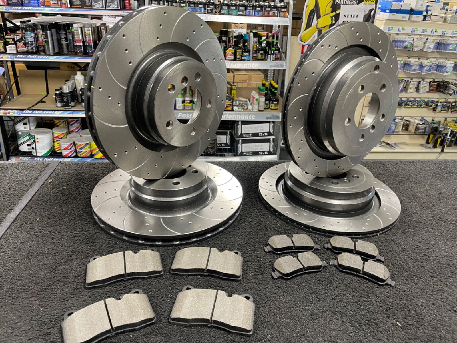 FOR  RANGE ROVER TDV8 AUTOBIOGRAPHY BREMBO FRONT REAR DRILLED GROOVED DISCS PADS