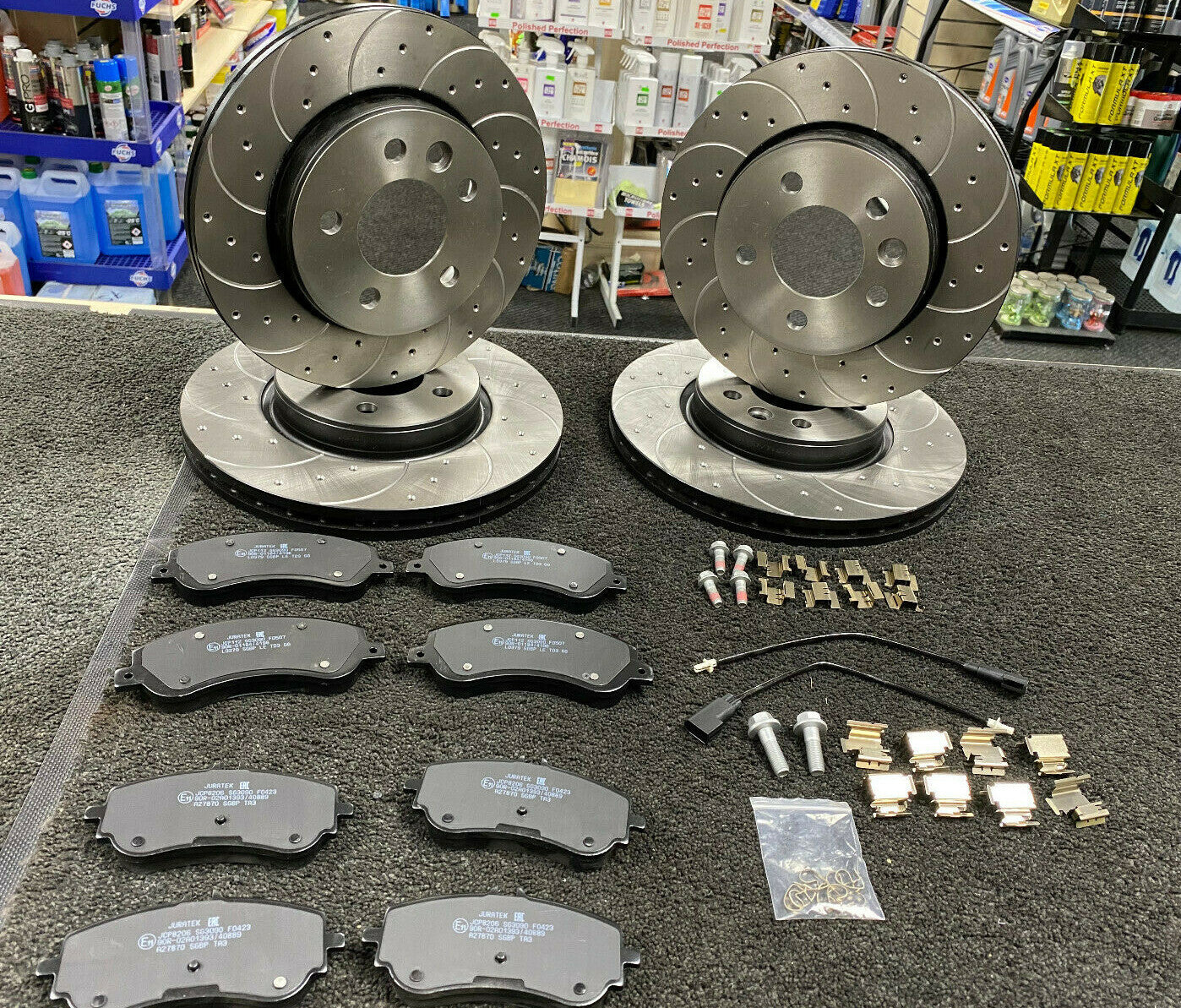 FOR VOLKSWAGEN AMAROK FRONT & REAR CROSS DRILLED GROOVED BRAKE DISCS & PADS