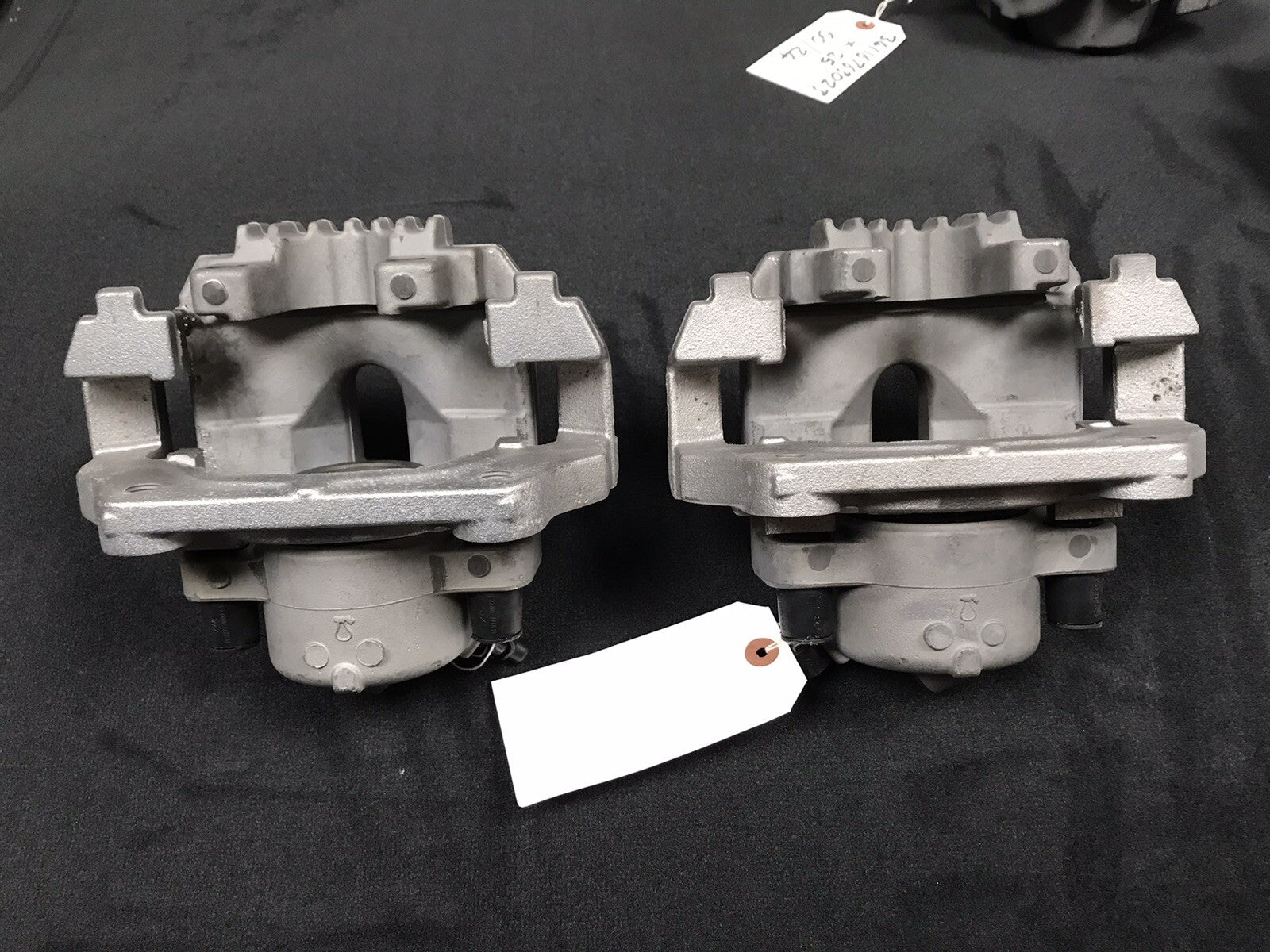 2 GENUINE FRONT BRAKE CALIPER CARRIER BMW 5SER E60 E61 SALOON+TOURING ESTATE