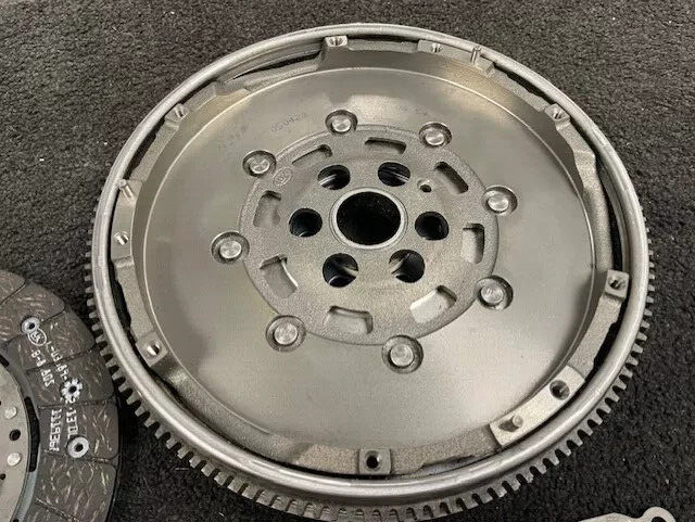 TOURAN SUPERB GOLF MK5 CADDY MAXI AUDI A3 8P 1.9TDI LUK DUAL MASS FLYWHEEL