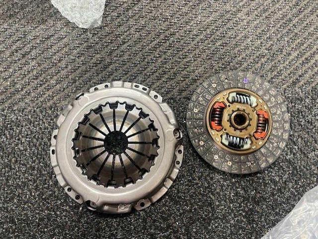 FOR AURIS COROLLA YARIS SUBARU TREZIA 1.4D D4D BRAND NEW CLUTCH KIT  2PCE