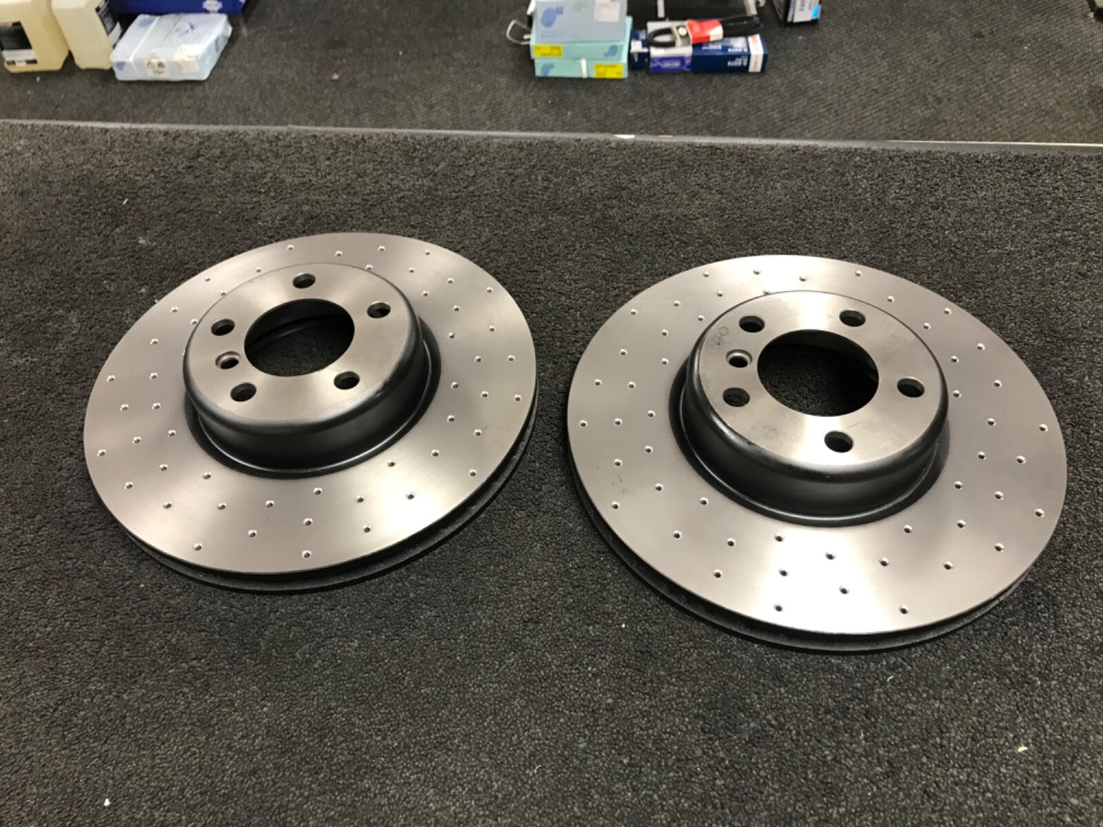 Genuine Apec Front Vented Drilled  Brake Discs 324MM FOR BMW