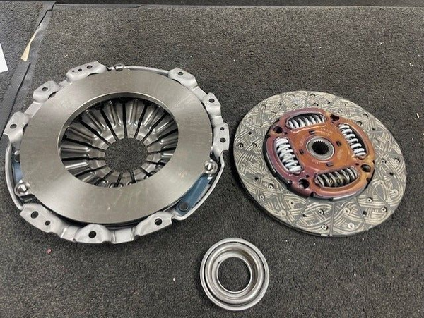 3 PCE CLUTCH KIT FOR NISSAN NAVARA D40 2.5D YD25DDTi 05-10 FOR SOLID FLYWHEEL