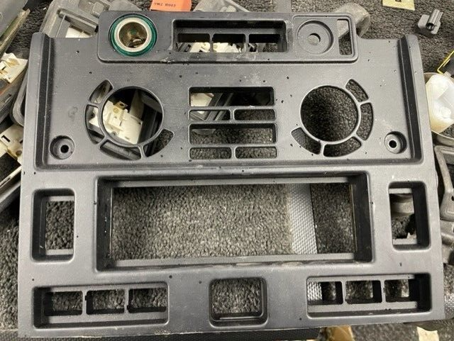 USED Genuine Land Rover Defender TDCI centre dash facia switch stereo panel