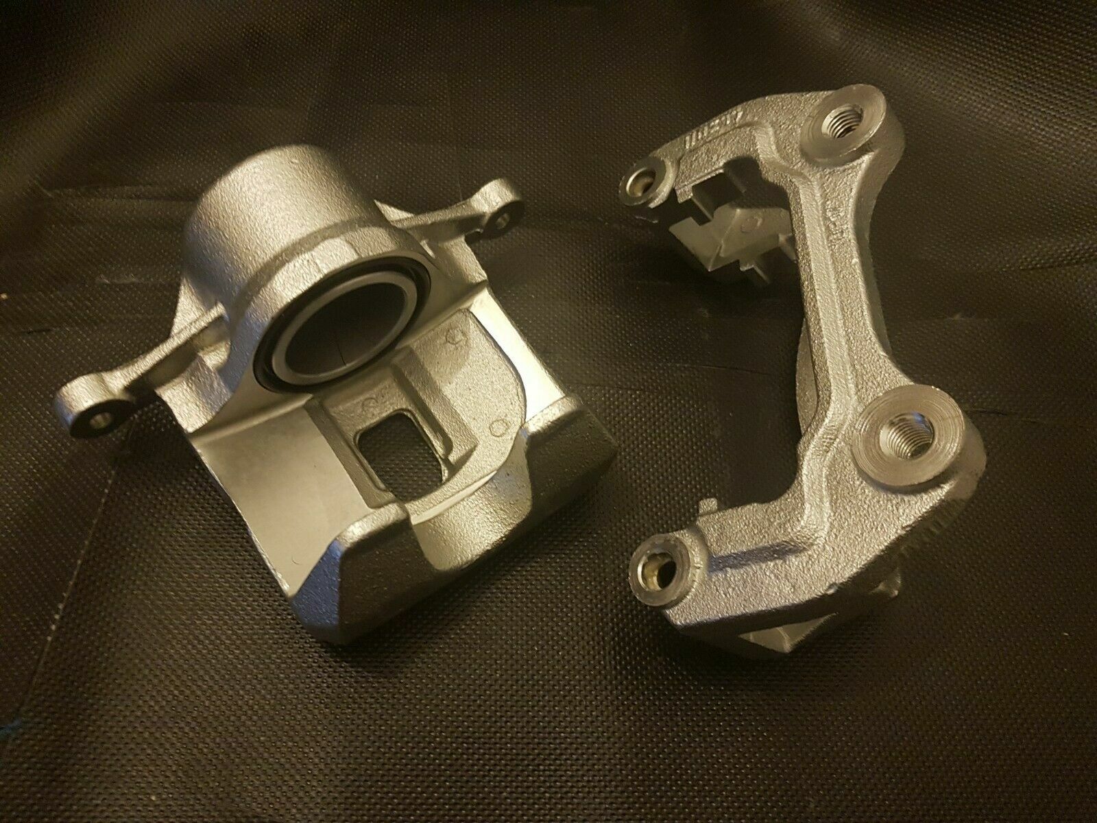 FOR VAUXHALL INSIGNIA ASTRA ZAFIRA FRONT PASSENGER SIDE BRAKE CALIPER & CARRIER