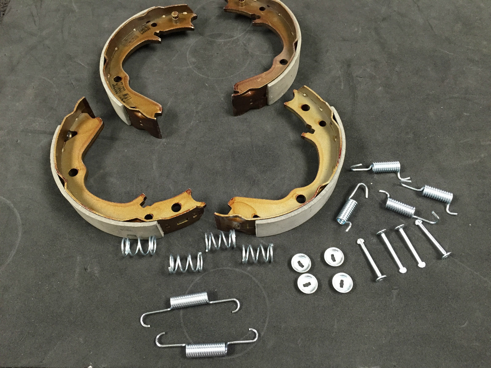 FOR SUBARU IMPREZA WRX 93-2004 REAR HANDBRAKE PARKING SHOES FITTING KIT