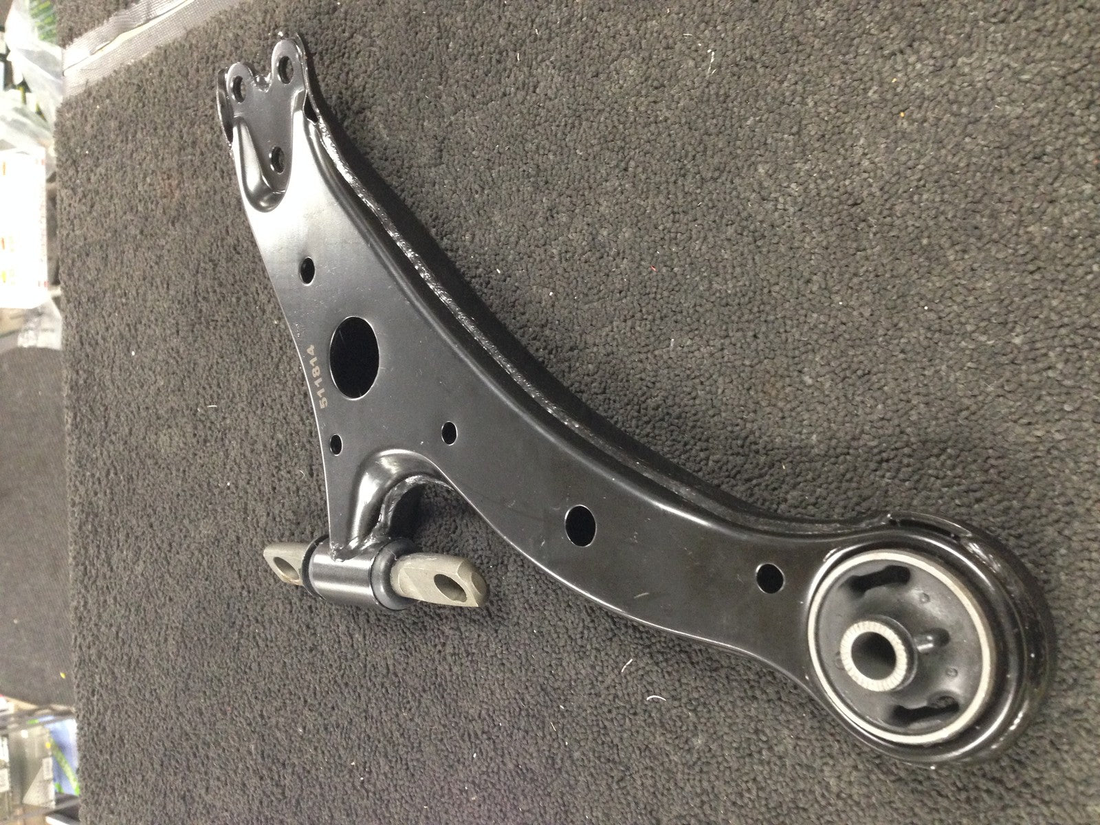 FOR TOYOTA  PREVIA 2.4VVTI  2.0D4D 2000-05 FRONT LOWER WISHBONE ARM& BUSHES