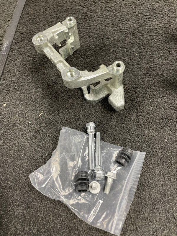 1x NEW REAR CALIPER BRACKET LH NS A3 GOLF MK5 MK6 TOURAN CADDY SUPERB LEON ALTEA