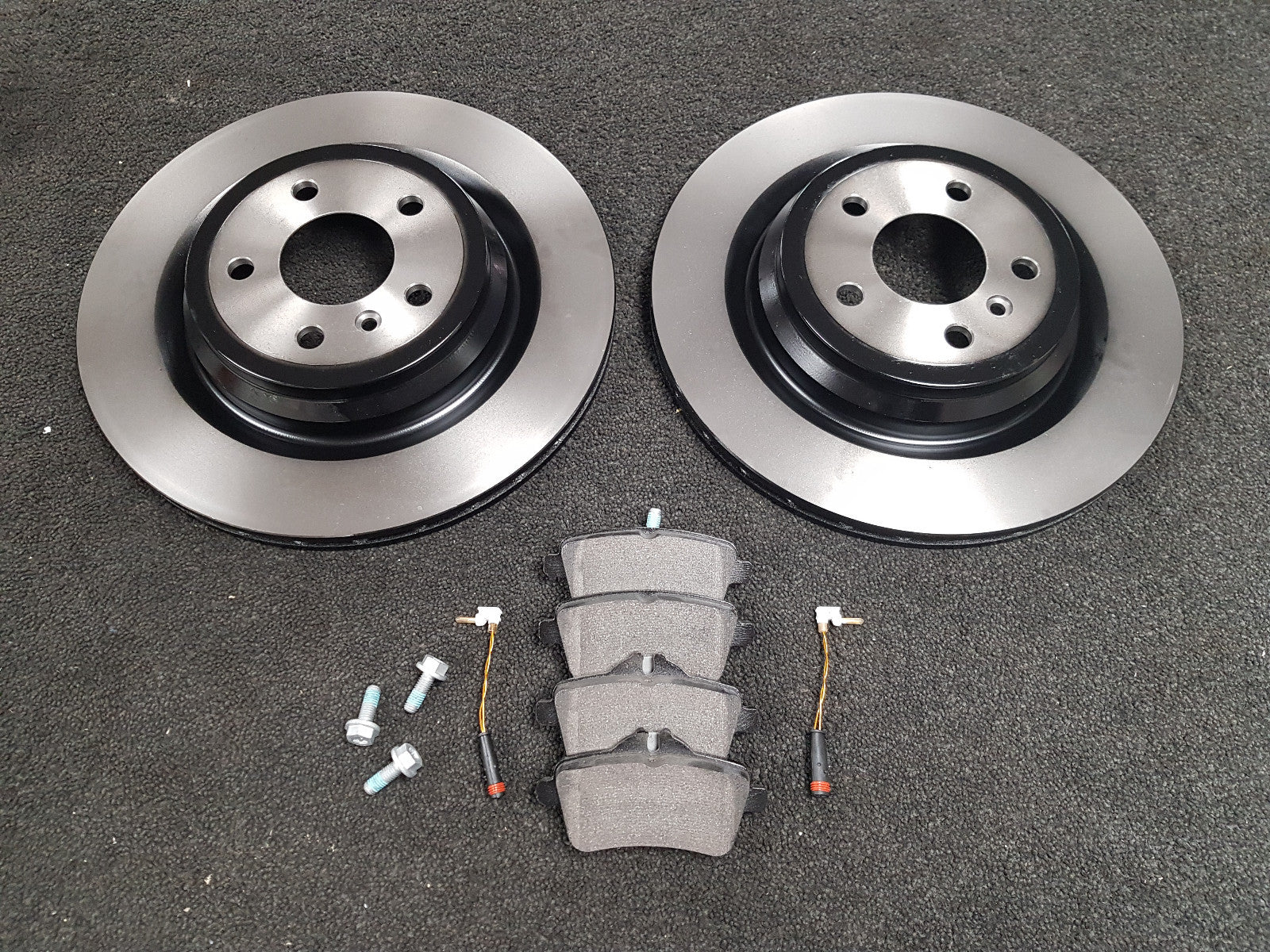 FOR MERCEDES W166 ML250 ML350 BlueTec REAR BRAKE DISCS REAR BRAKE PADS + wire 