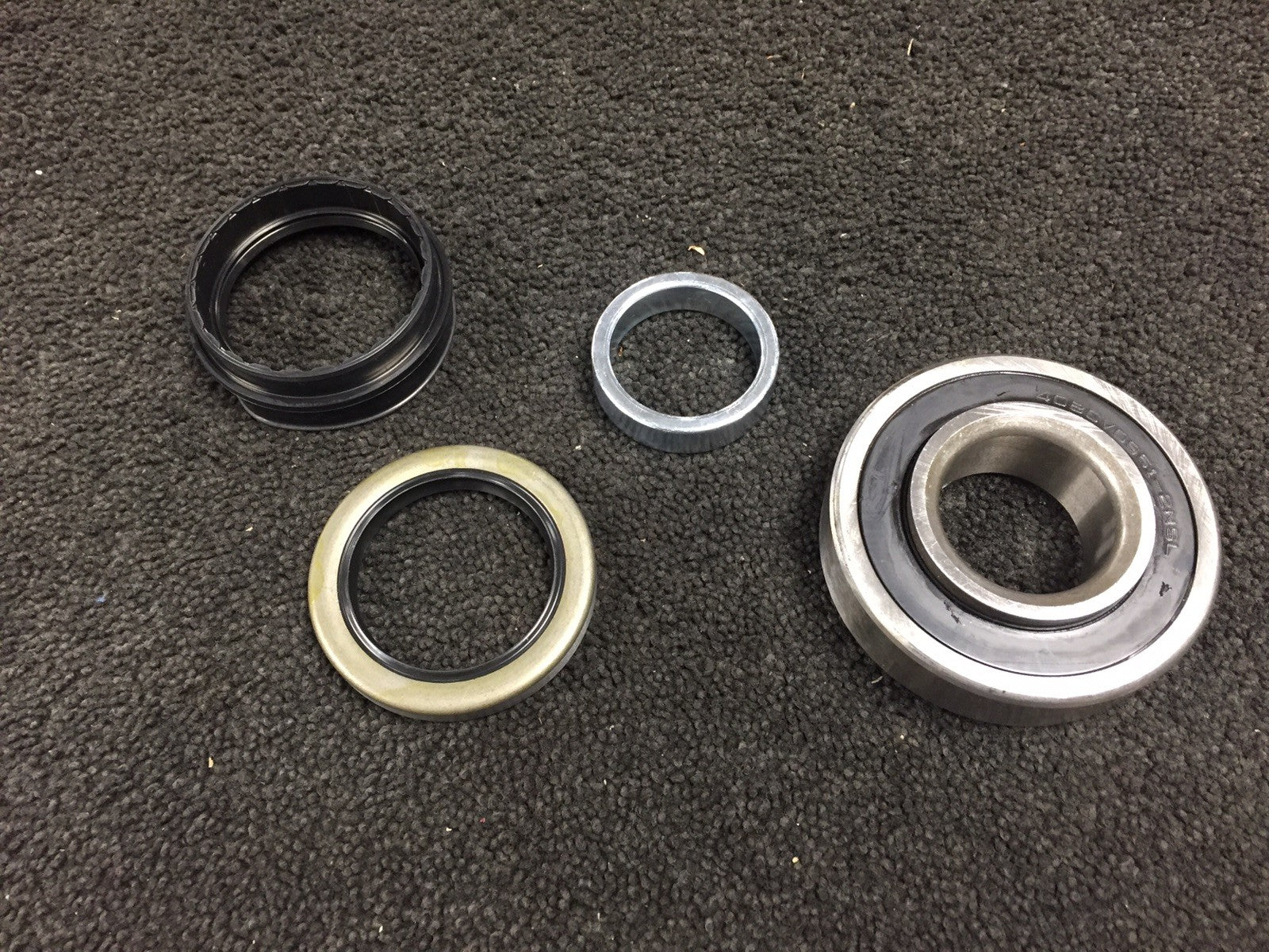 FOR TOYOTA HILUX 2.5D4D DUALCAB KDN165 KDN145 LN145 REAR  HALFSHAFT BEARING KIT 
