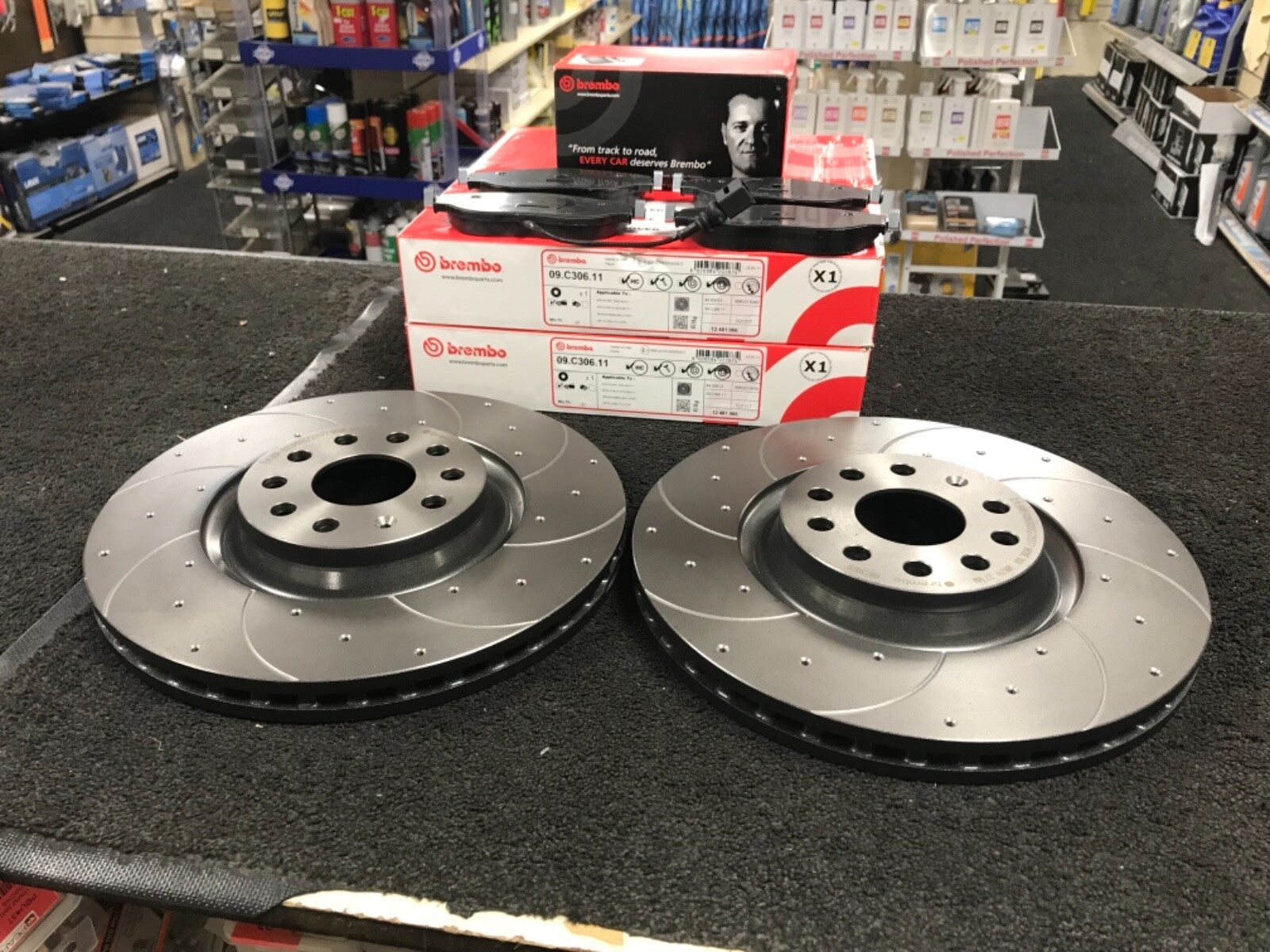 AUDI S3 8V BRAKE DISC PADS BREMBO DRILLED GROOVED FRONT 340MM 