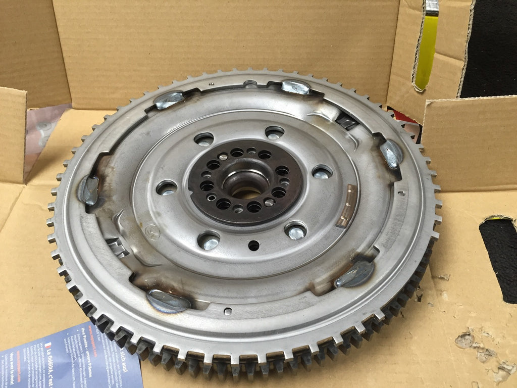 FOR NISSAN X-TRAIL XTRAIL 2.2DI YD22ETI FLYWHEEL CLUTCH KIT DUAL MASS FLYWHEEL 