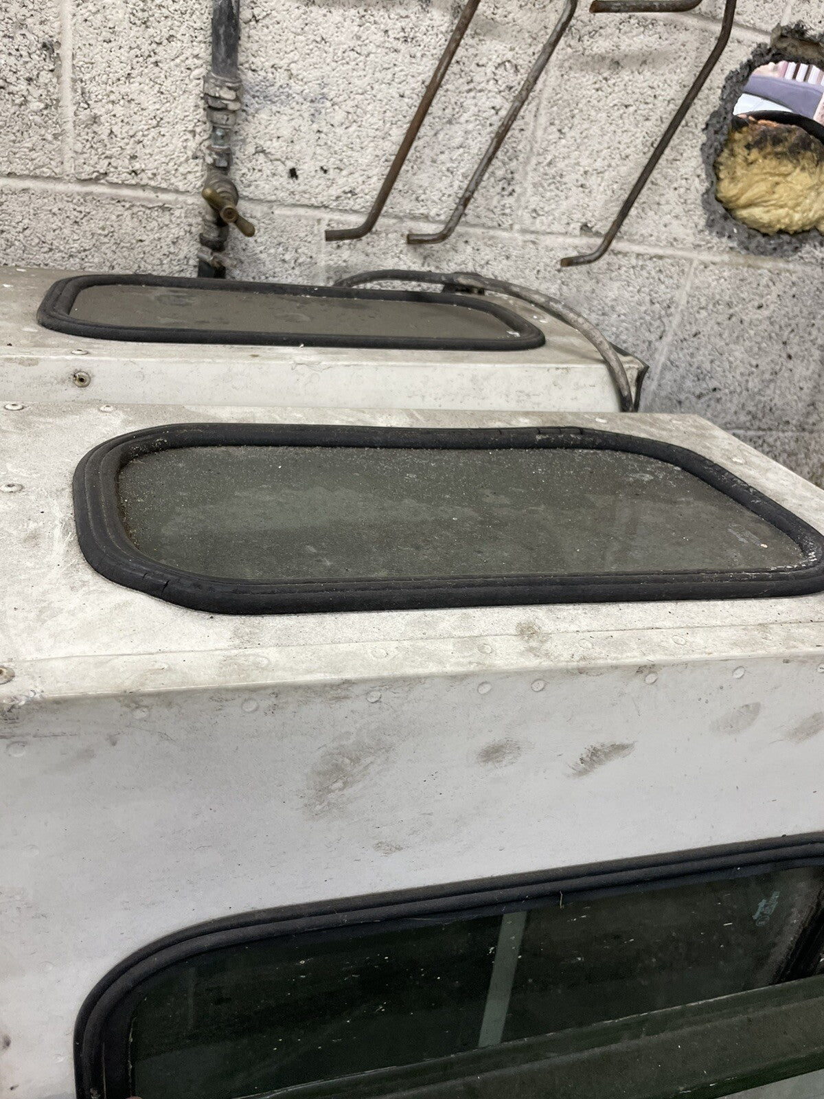 DEFENDER 90  110 TDI COUNTY SW SLIDING GLASS WINDOW PANELS