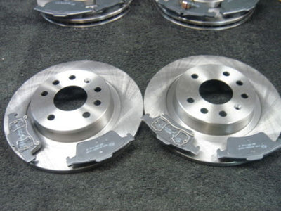 FOR NISSAN PRIMERA P12 2002 ON BRAKE DISC  REAR BRAKE DISC &PADS NEW SET