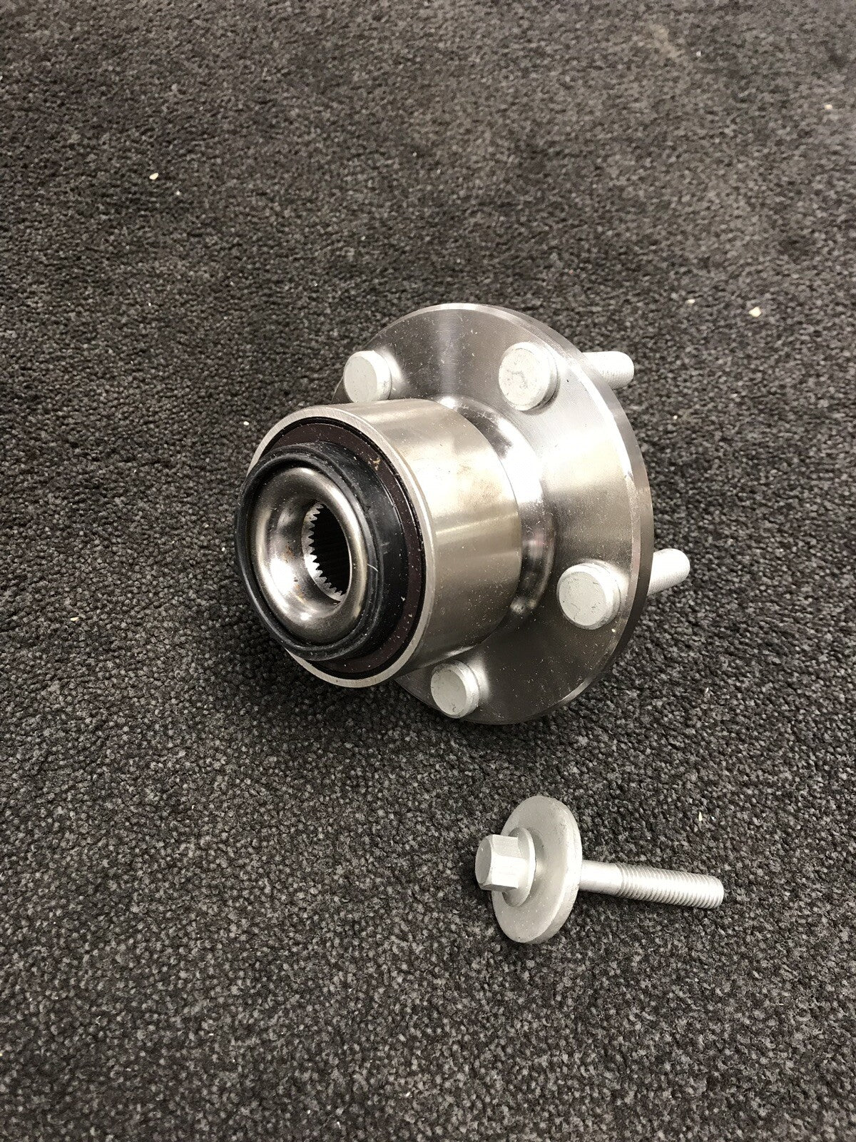 VOLVO V40 V50 D2 D3 D4 D5 T5  04> ON FRONT WHEEL BEARING HUB DOES  FIT DSTC 