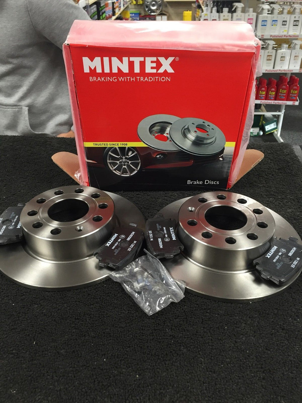 VW GOLF MK6 GTTDI 2008 on REAR MINTEX BRAKE DISC BRAKE PADS REAR SET