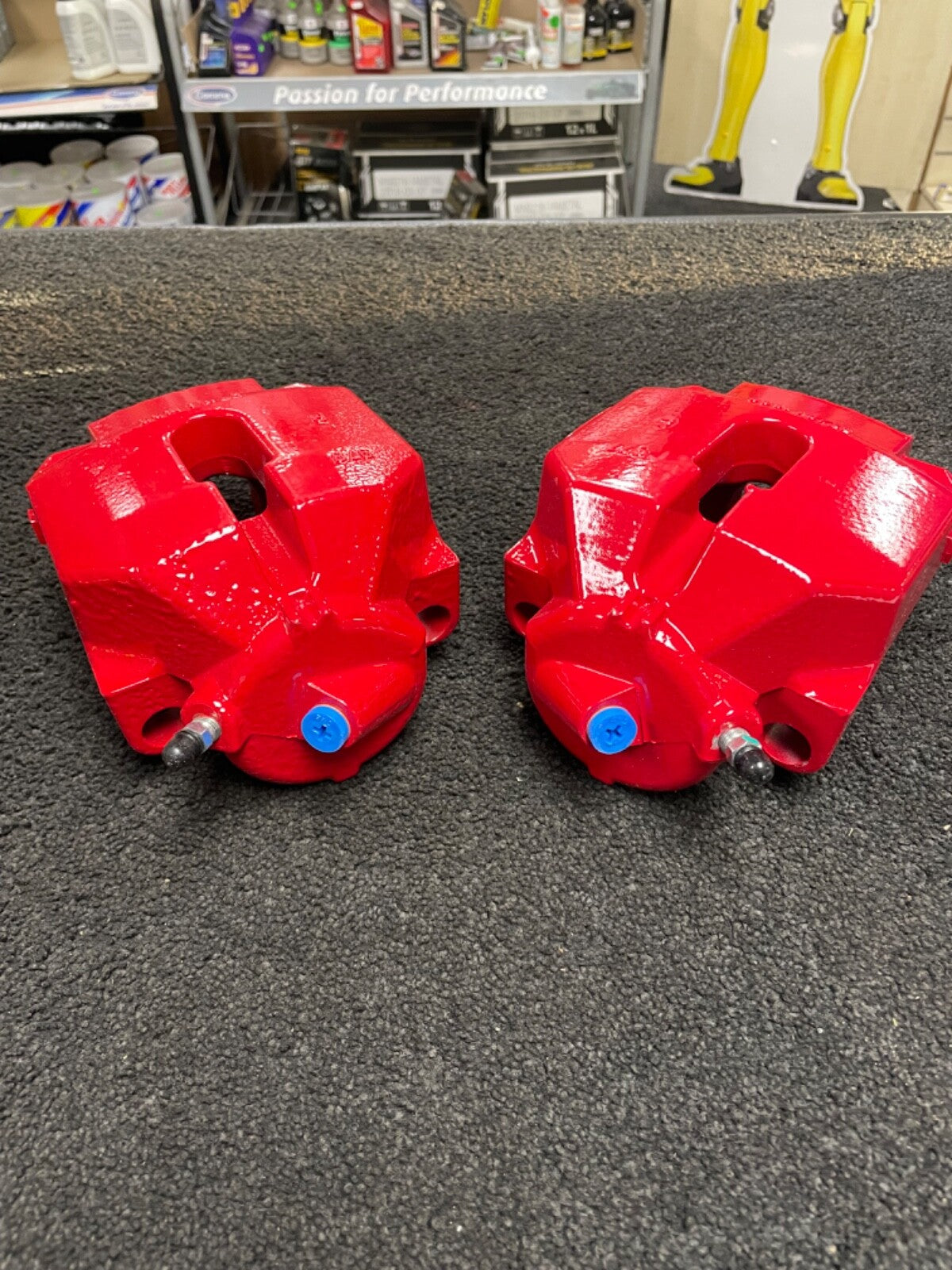 2 BRAKE CALIPERS + SLIDER PIN BMW 316 325 318 320 325 E90 E91 E92 E93 FRONT RED