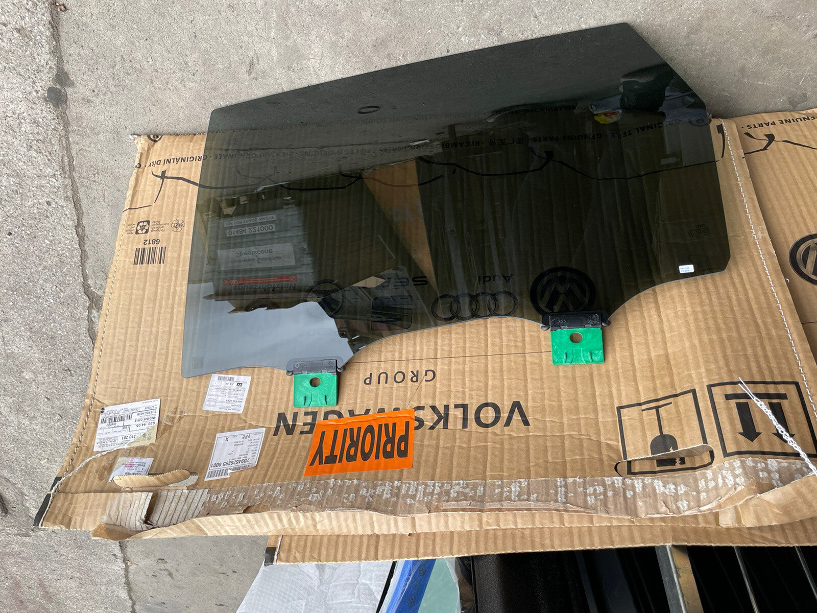 REAR LEFT DOOR GLASS TINTED FOR AUDI A7 2016 ON GENUINE 4M0845025B