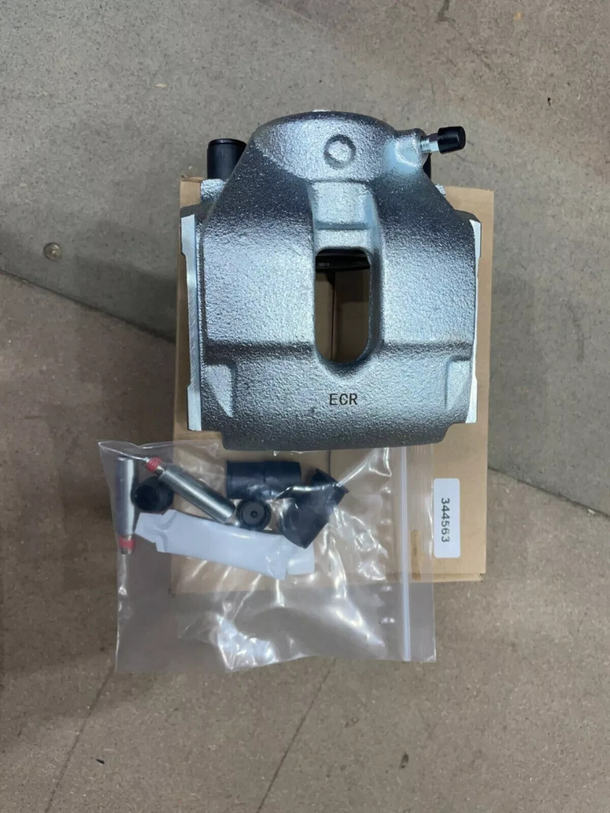 2 FRONT BRAKE CALIPER+SLIDER PINS FOR BMW M3 E46 CSL Z4 M 3.2 E46 E85 E86