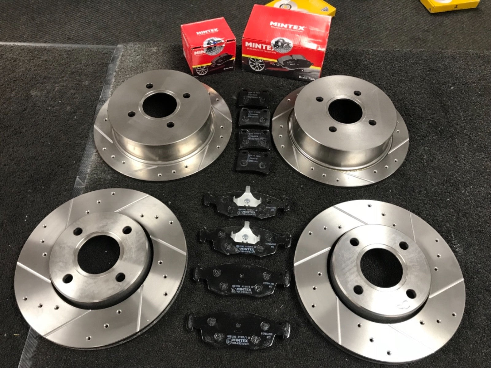 FOR FORD ESCORT MK5 6 1.8 RS2000 DRILLED GROOVED BRAKE DISC MINTEX PADS